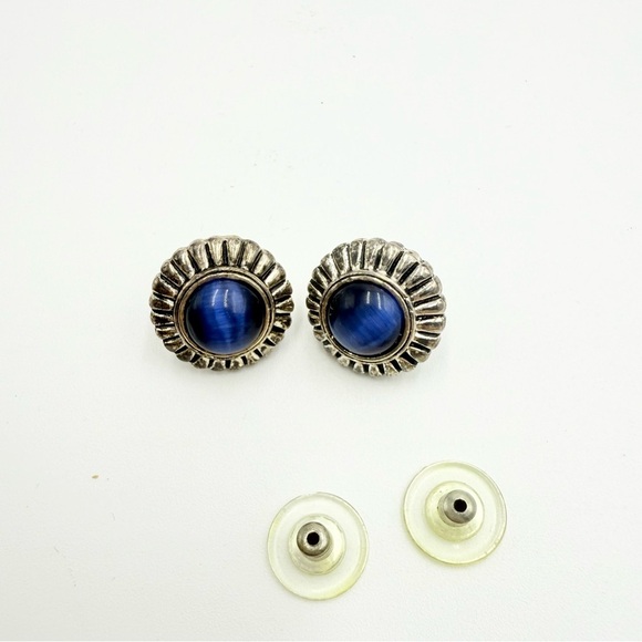 Silver tone Gorgeous shimmering Cat's Eye gemstone Studs Earrings - Picture 5 of 5